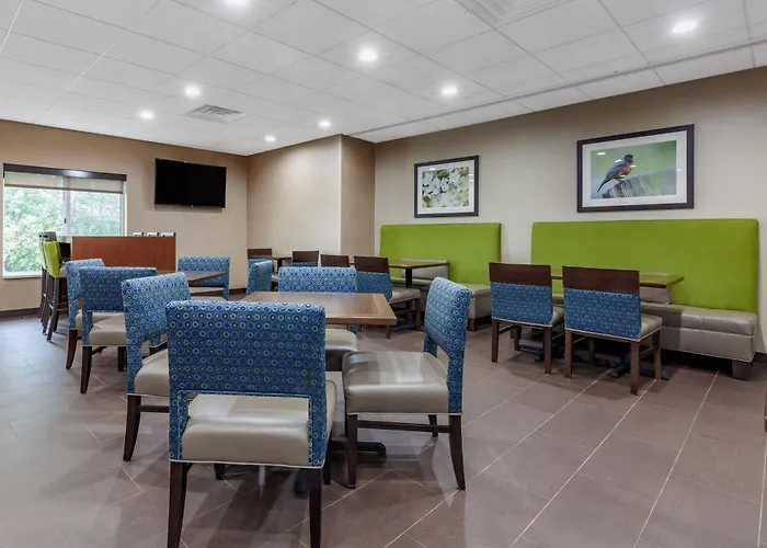 Comfort Suites Escanaba West